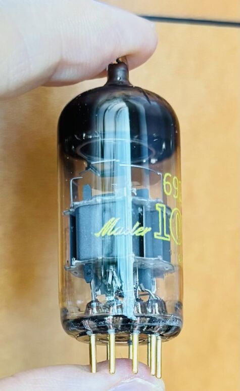 mullard 10m 692211.jpg