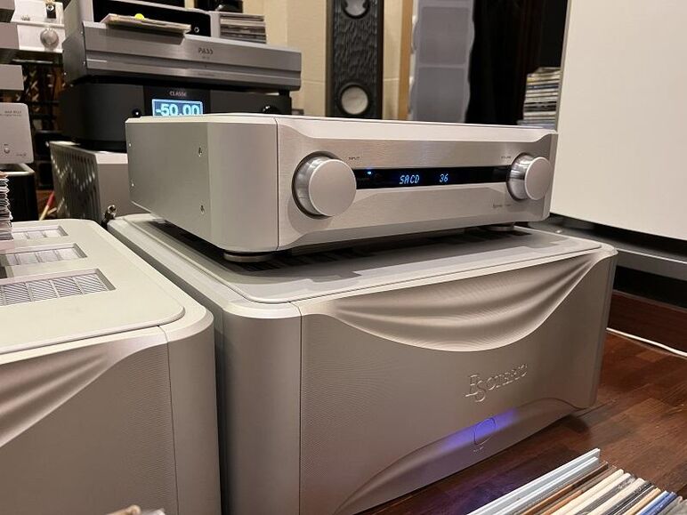 ESOTERIC C-03X 3.JPG