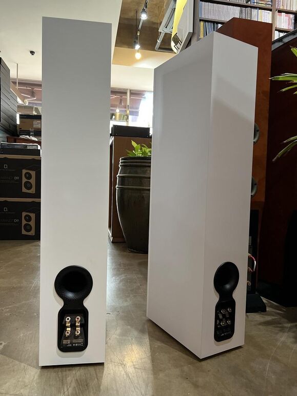 B&W 603 S2 ANNI WHITE (18).JPG