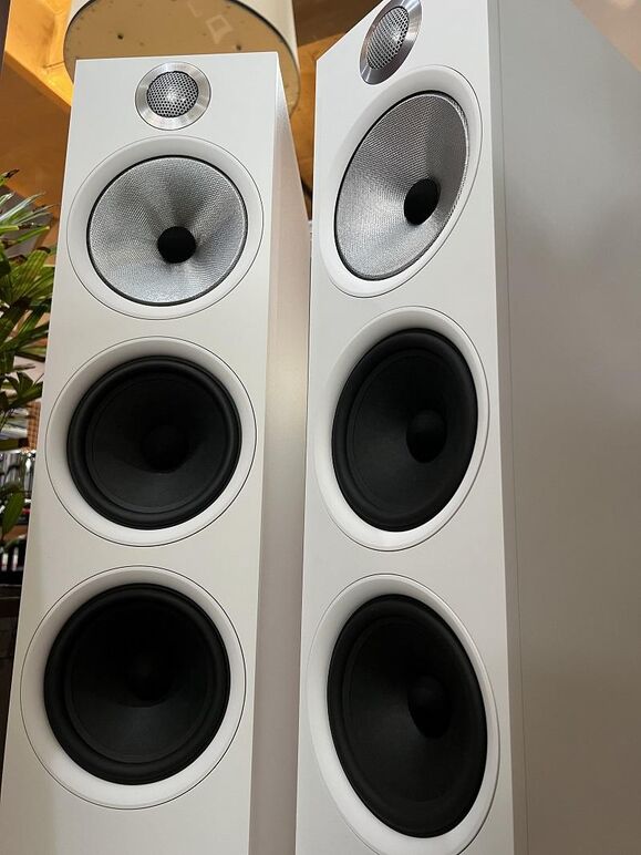 B&W 603 S2 ANNI WHITE (13).JPG