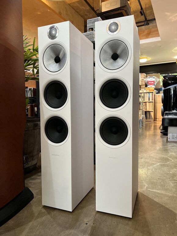 B&W 603 S2 ANNI WHITE (4).JPG