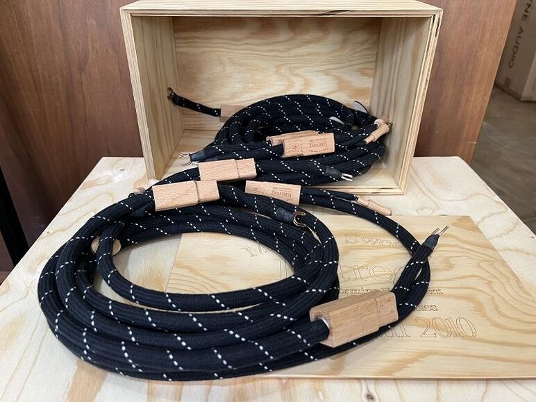 ENTREQ KONSTANTIN 2010 SPEAKER (12).JPG