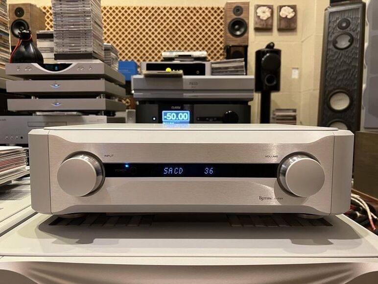 ESOTERIC C-03X 1.JPG