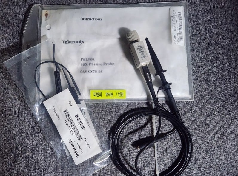 Tektronix P6139A Oscilloscope Probe, Passive, Voltage Type, 500MHz, 10x (1).jpg