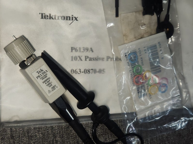 Tektronix P6139A Oscilloscope Probe, Passive, Voltage Type, 500MHz, 10x (2).jpg