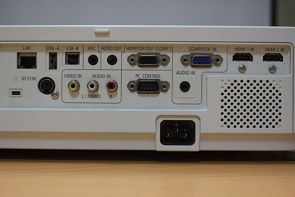 NEC M303WS-4.jpg