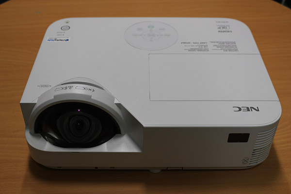 NEC M303WS-3.jpg