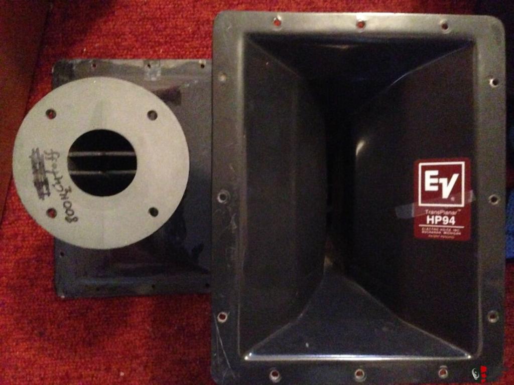 3297307-ed4ea35b-electrovoice-2-throat-horns-hp94-transplanar-constant-directivety-horns-90-x-40-dispersion.jpg